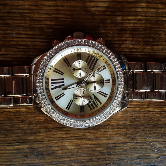 Large Gold Tone & White Crystal Face Watch - Picture 4 of 6